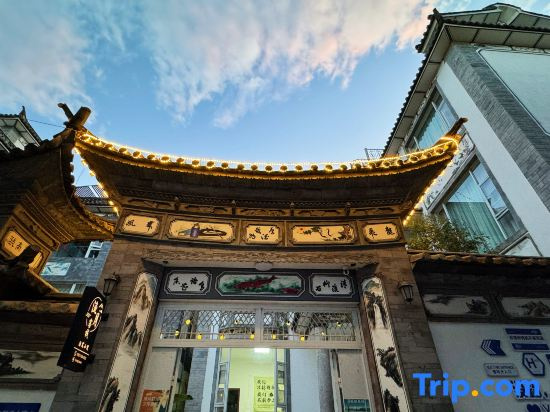 Dimple Courtyard | 10 Cats · Cat Cuddles | Healing Cat-Friendly Homestay (Dali Ancient City)