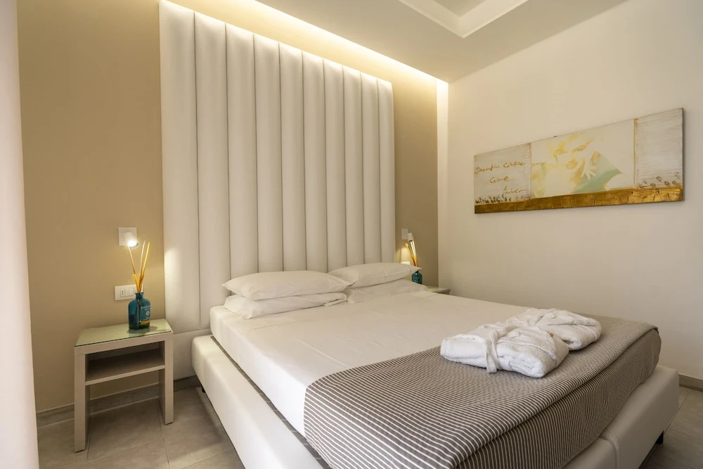 Superior Double room with balcony (full double bed)