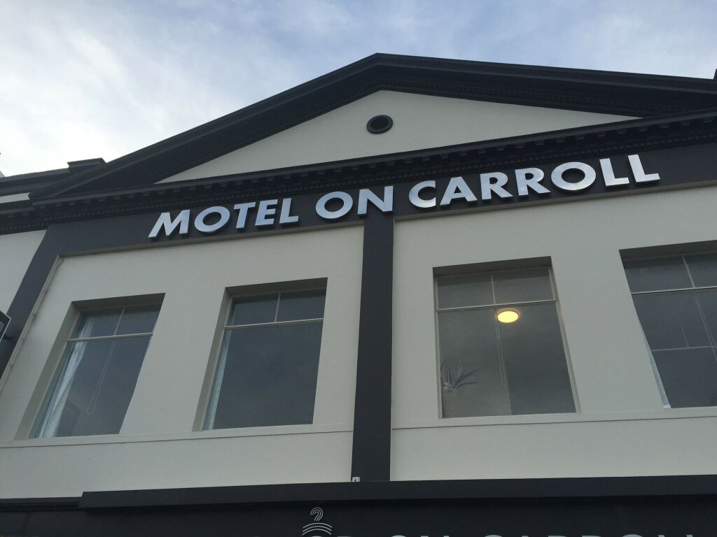 Motel on Carroll image