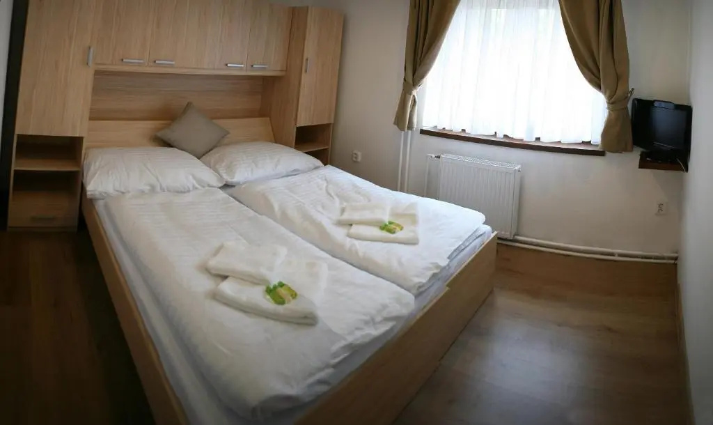 Deluxe Double Apartment full double bed
