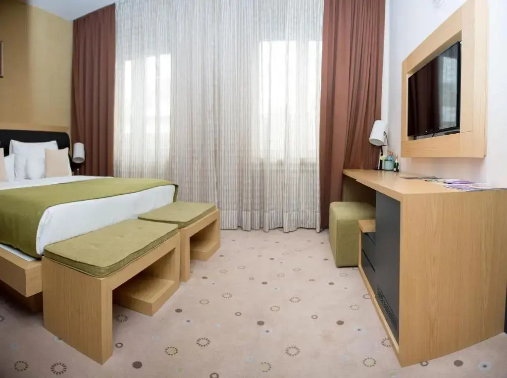 Atera Business Suites - Chambres