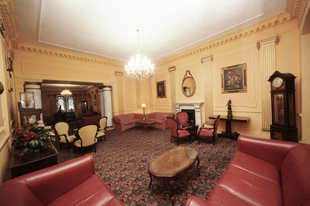 Bristol Hotel — фото 2