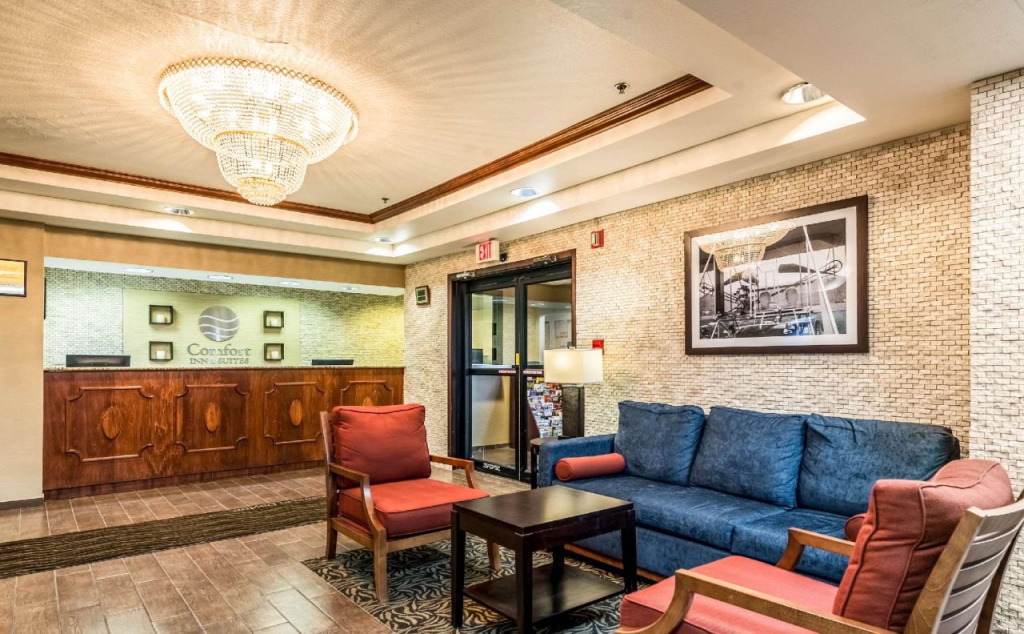 Lobby & Reception
