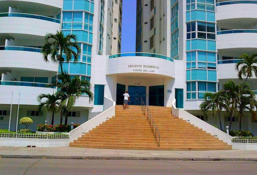Torres del Lago Apartments