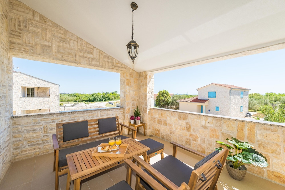 Villa Rea 1 With Heated Pool