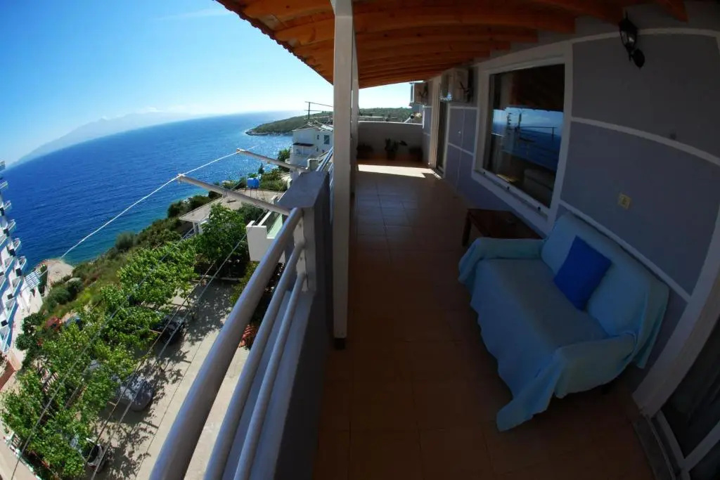 3 Bedrooms Apartment