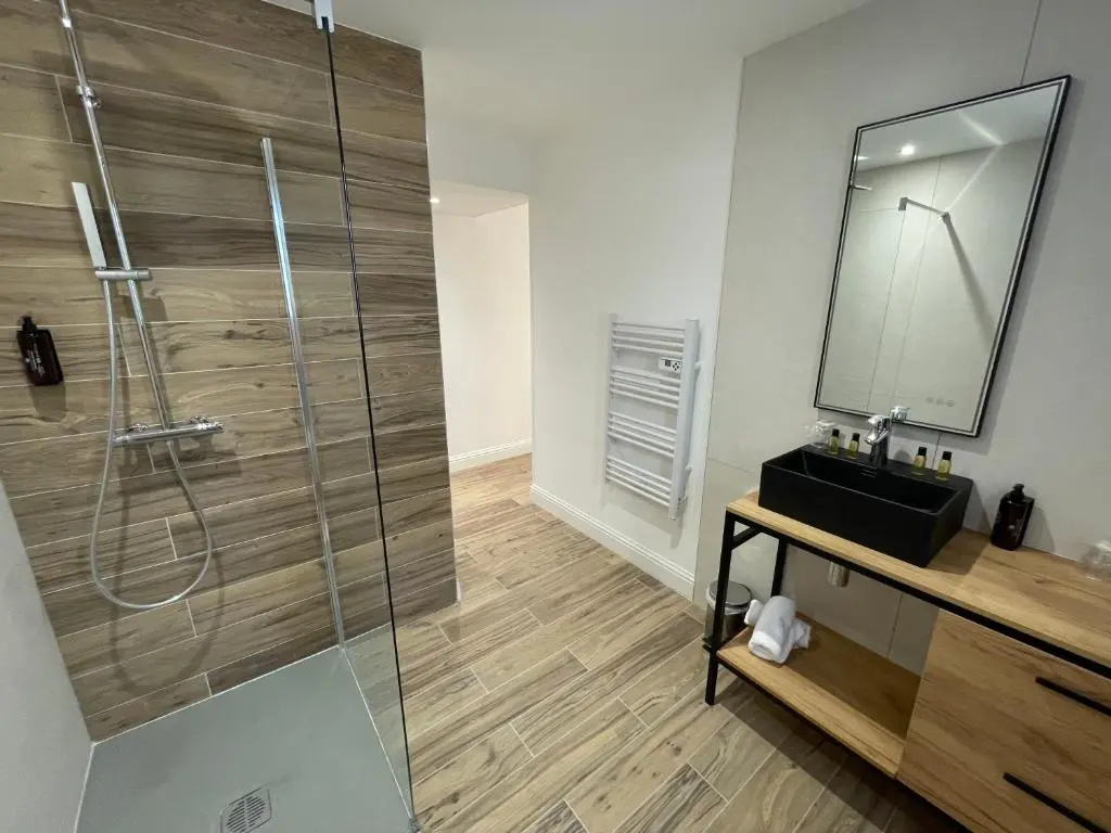 Standard Double Club room (full double bed)