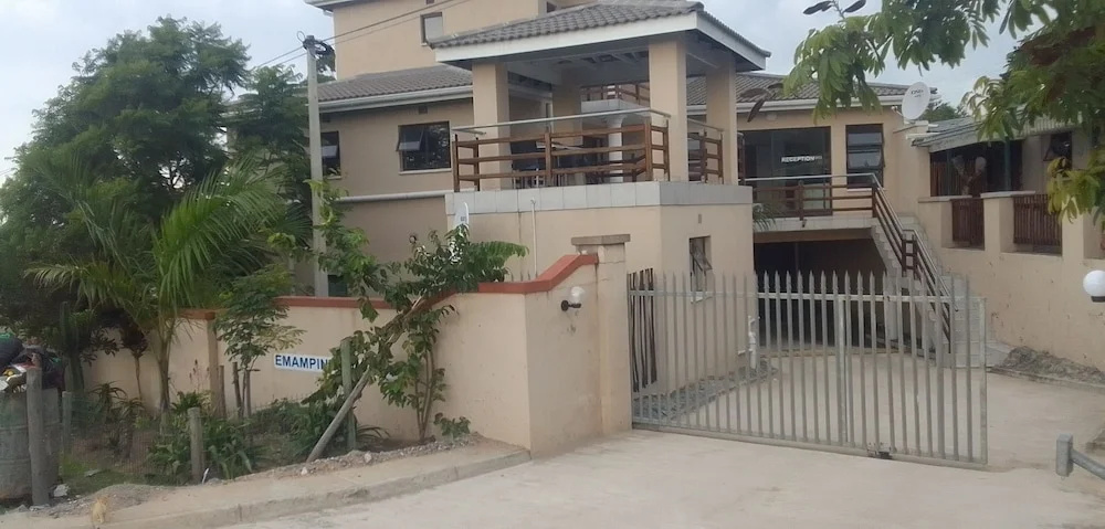 Emampingeni Lodge