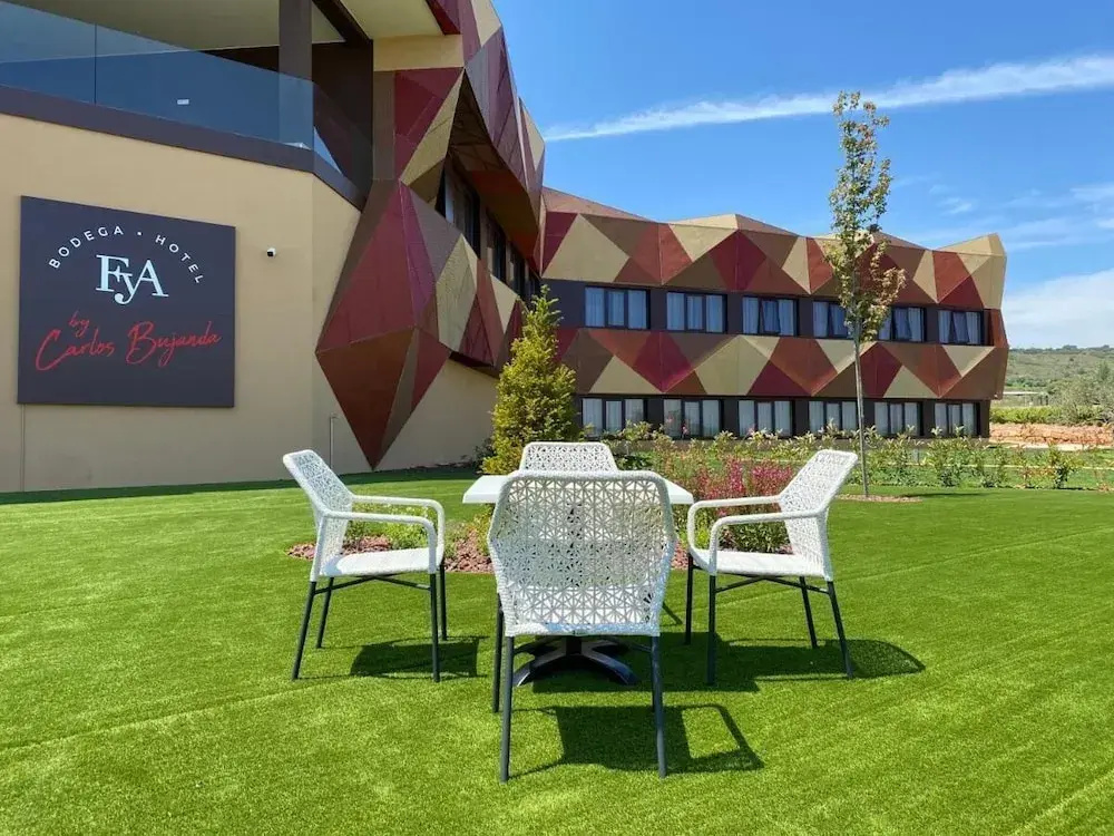 Hotel-Bodegas FyA