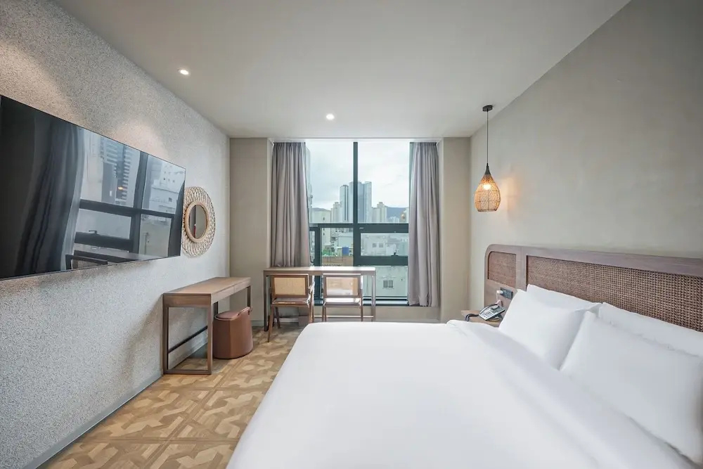 Grand room