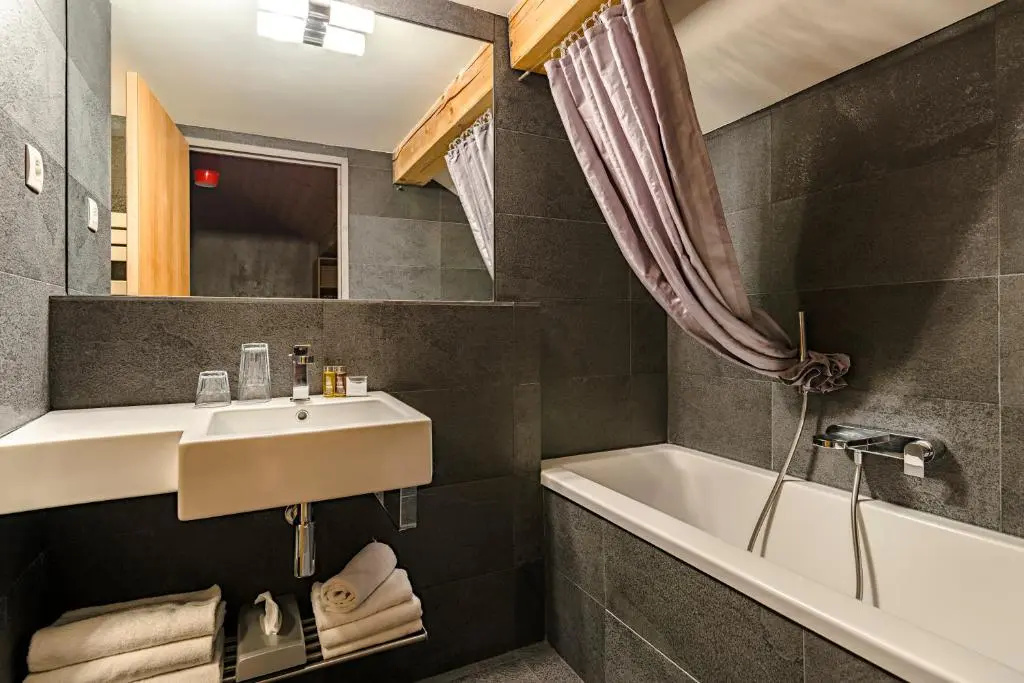 Standard Triple room with balcony