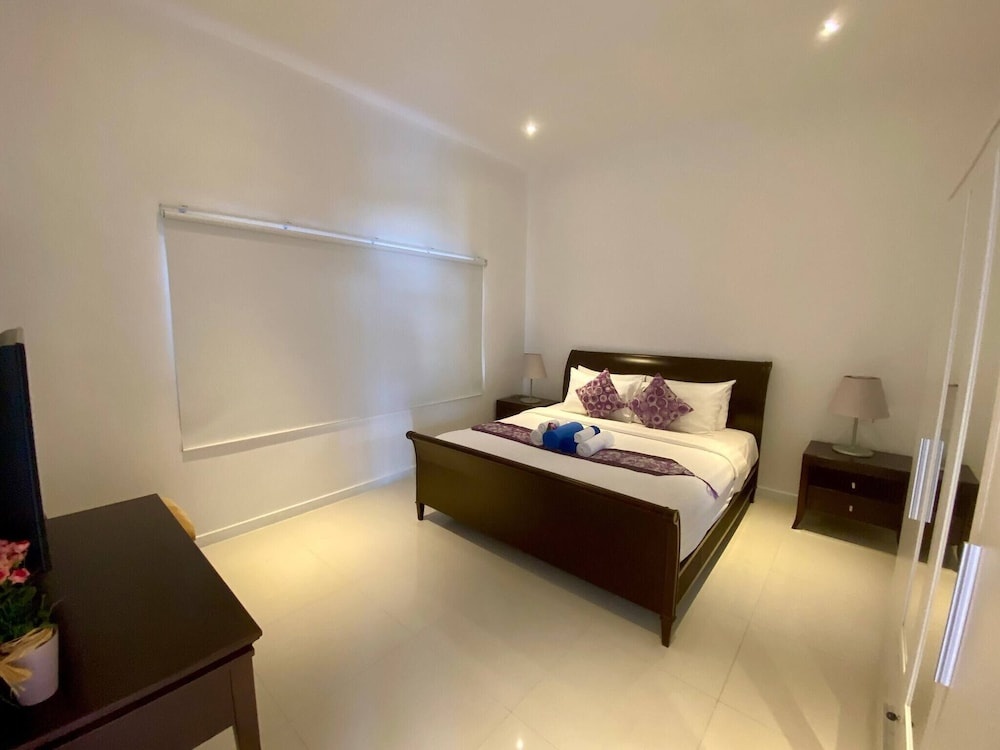 Sunset Plaza Condominium — 5