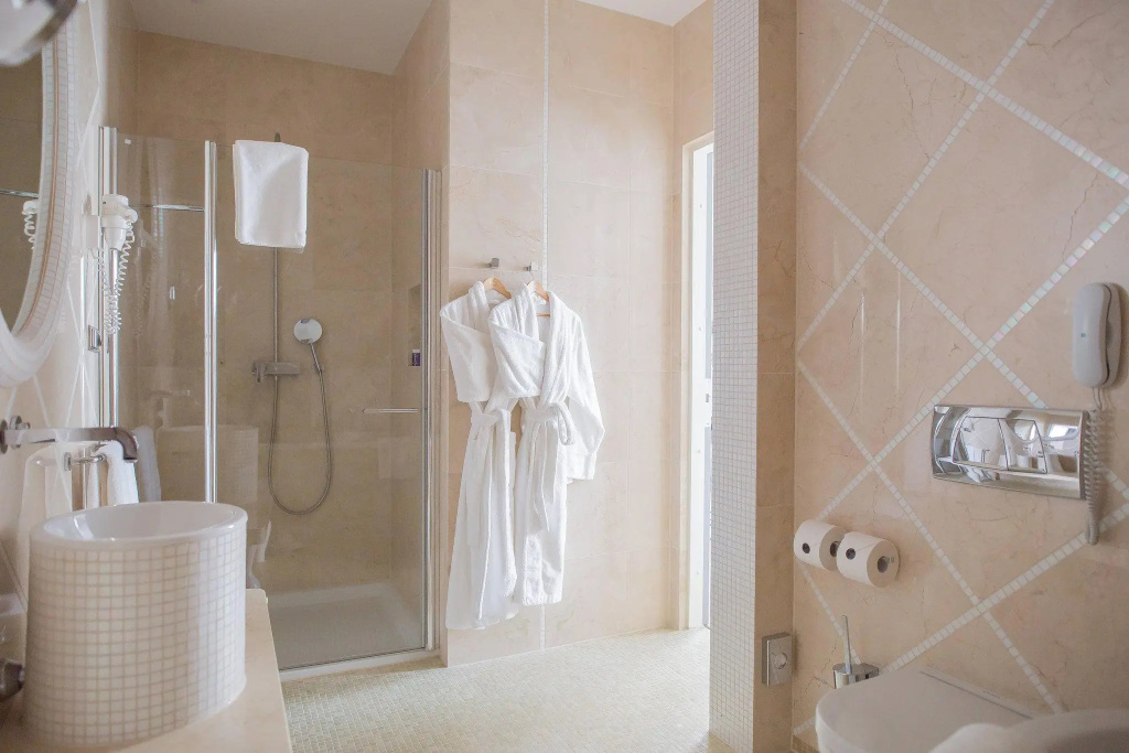 1 Bedroom Double Suite with city view (full double bed)