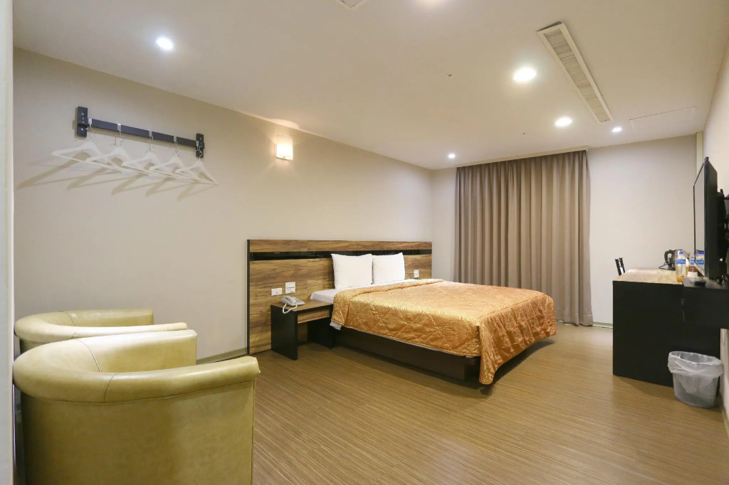 Standard Double room with balcony (full double bed)