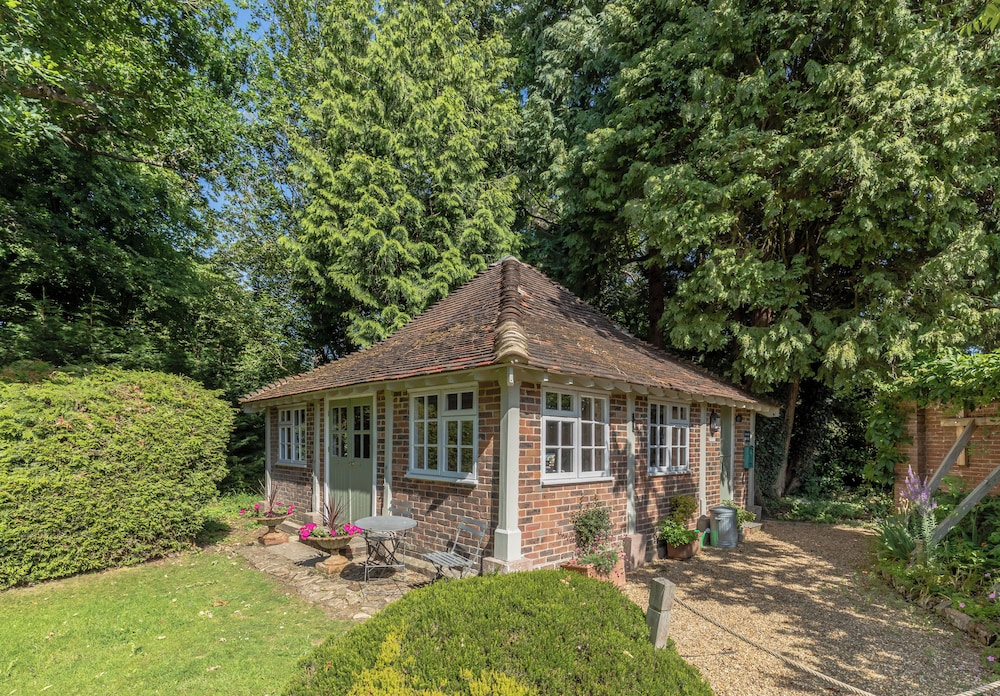 Old Mill Lodge I By Huluki Sussex Stays