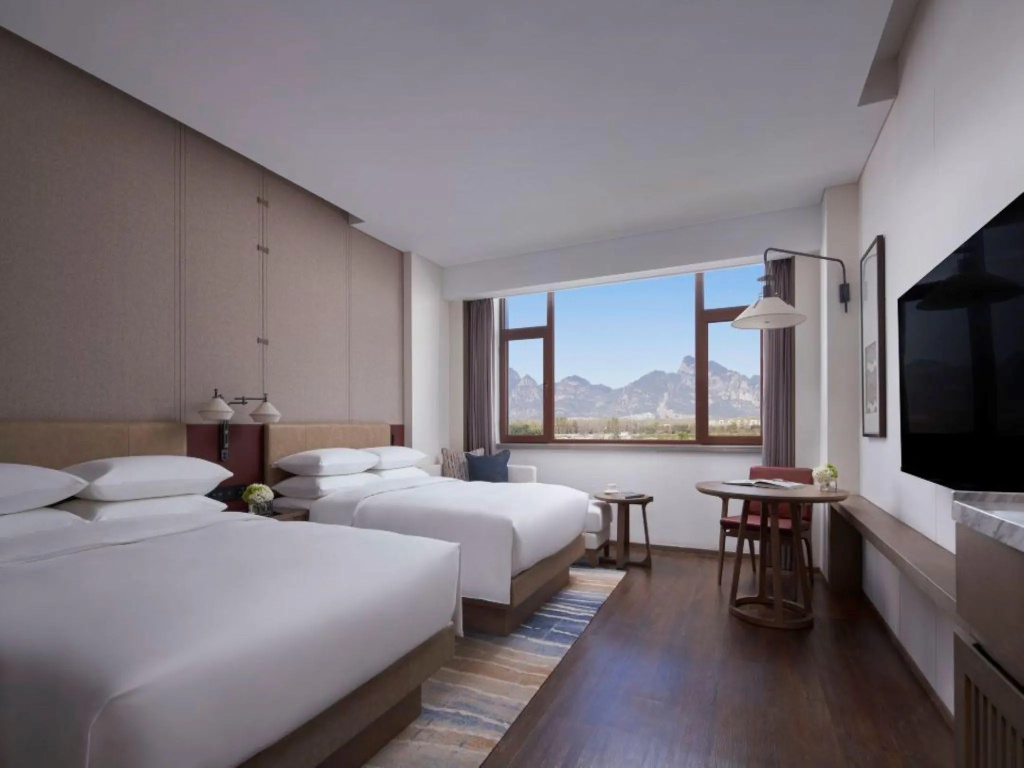 Premier Quadruple room with balcony and with mountain view