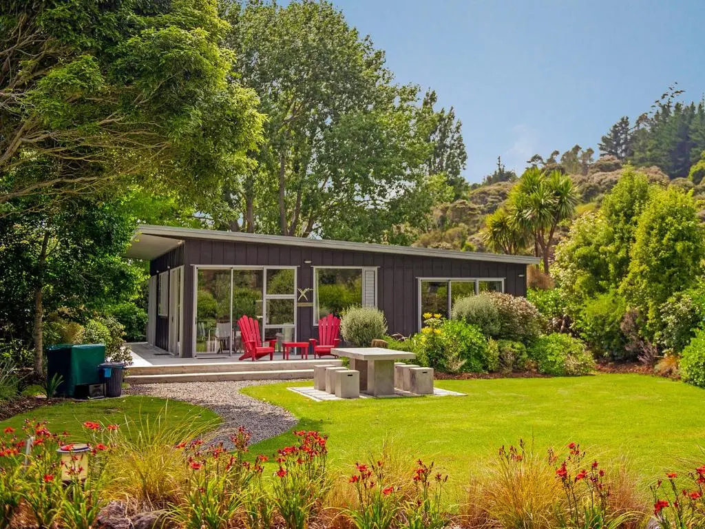 3 Bedrooms Cottage with garden view