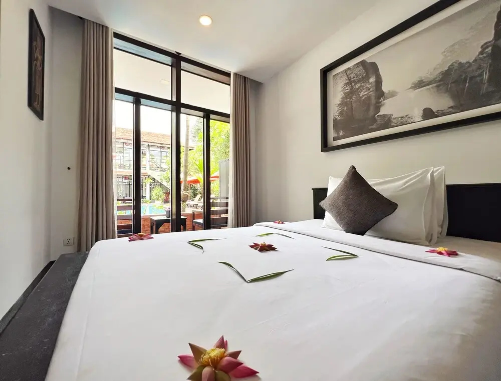 Deluxe Quadruple room with pool view