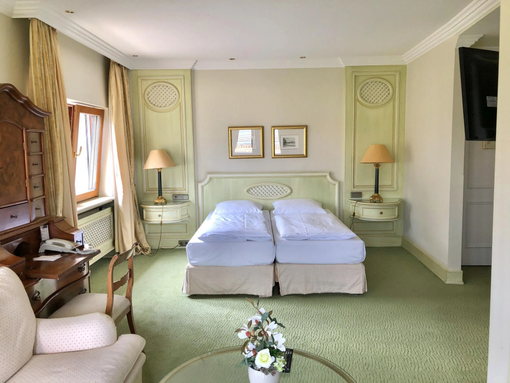 Double Suite (full double bed)