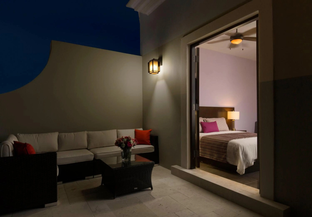 Decanter Hotel — 3