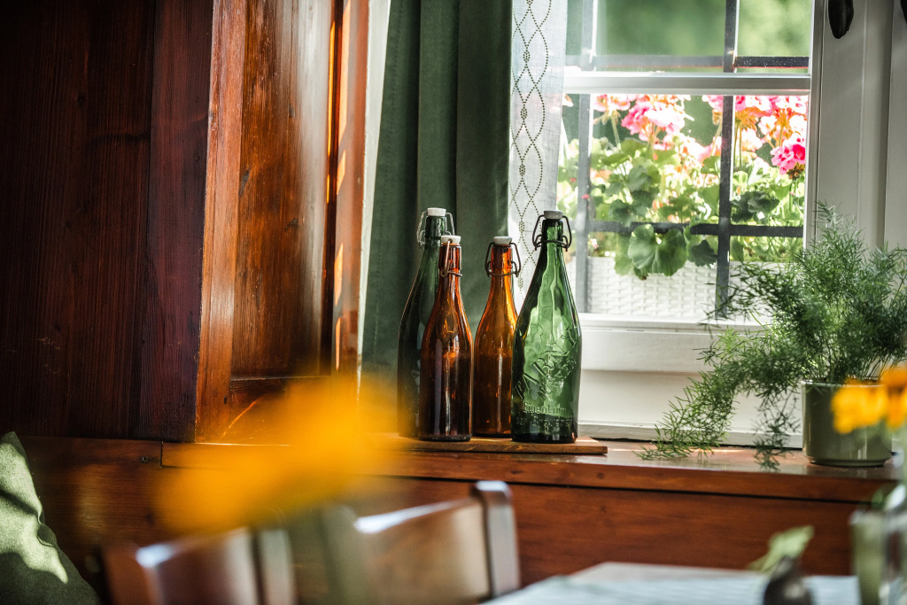 Food & Beverage