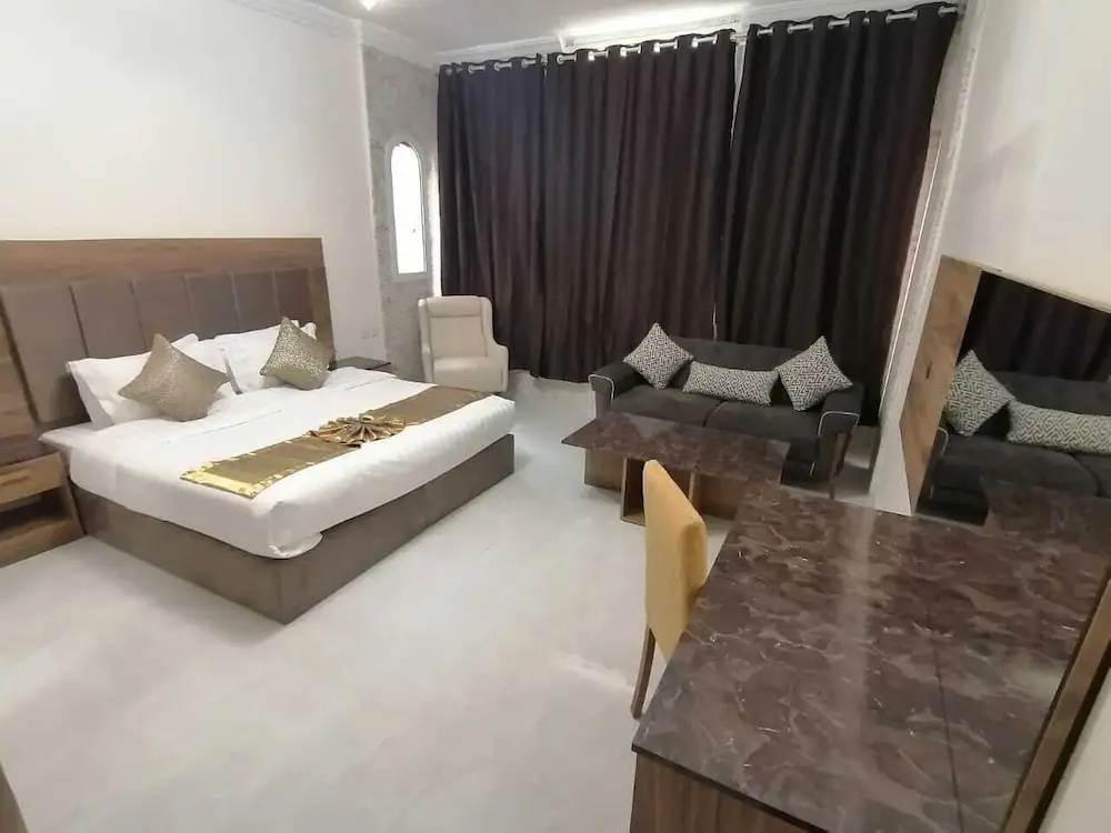 Iwan Alandalusia Hotel Suites Alrehab — 2