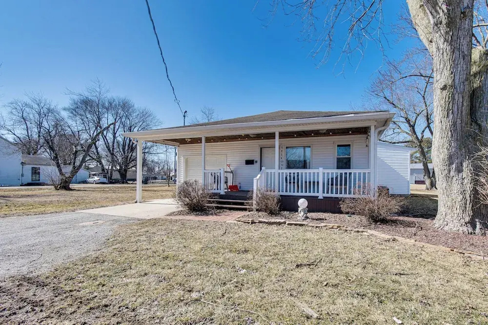 Mins to Local Attractions: Pet Friendly w/ Yard!