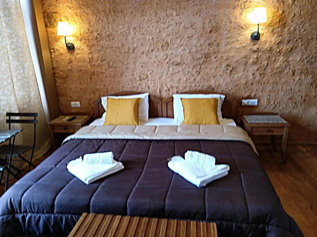 Deluxe Double room with partial sea view (full double bed)
