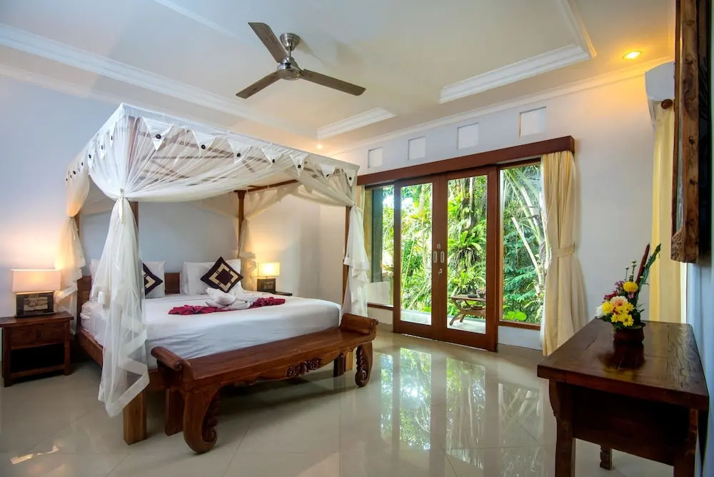 2 Bedrooms Villa with balcony and with garden view