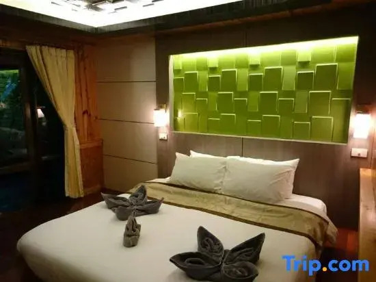 Бунгало с балконом и с видом на сад в Ricci House Resort