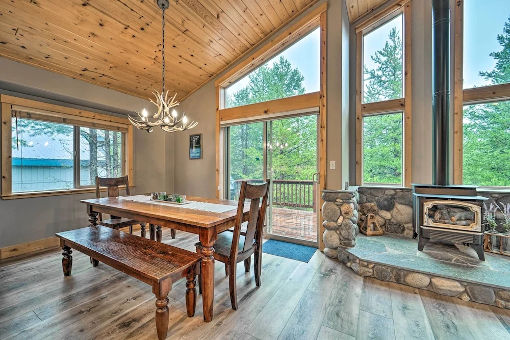 Bikes, Grill & Views: Luxe Truckee Cabin!