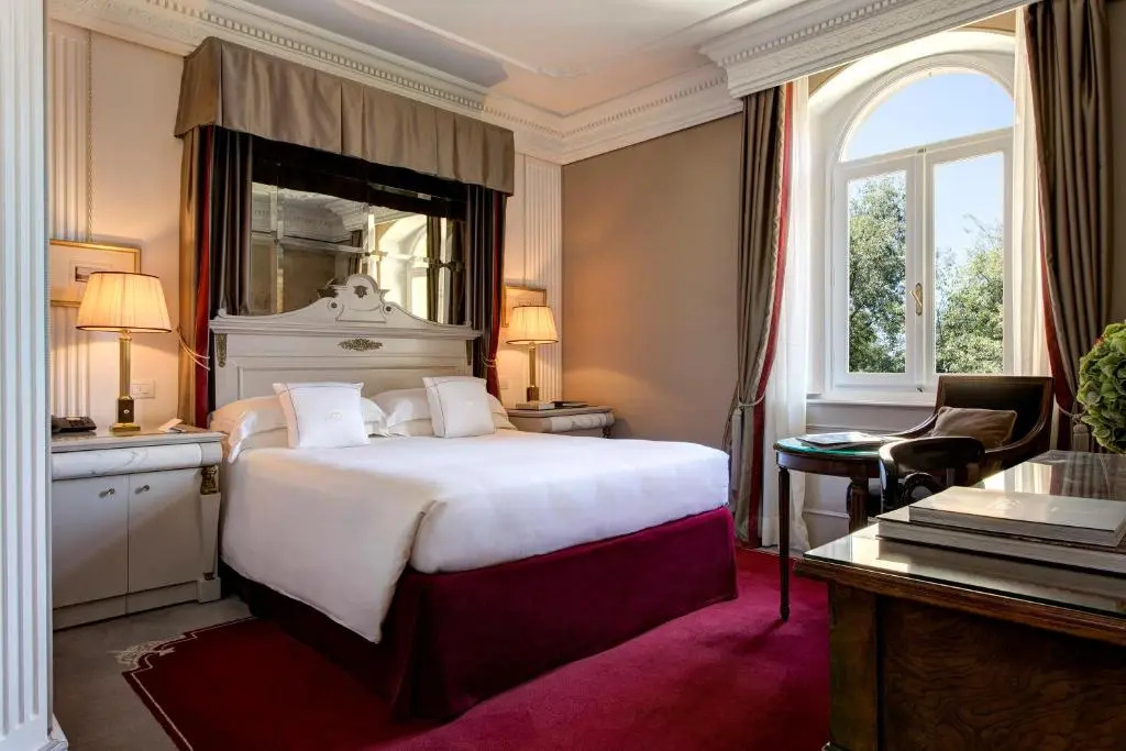 Deluxe Double room (full double bed)