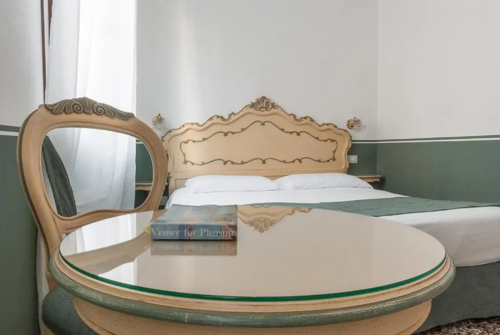Standard Double room with canal view (full double bed)