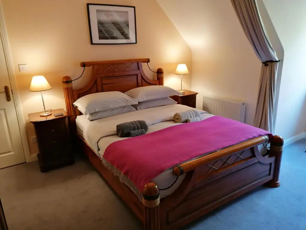 Deluxe Double room (full double bed)
