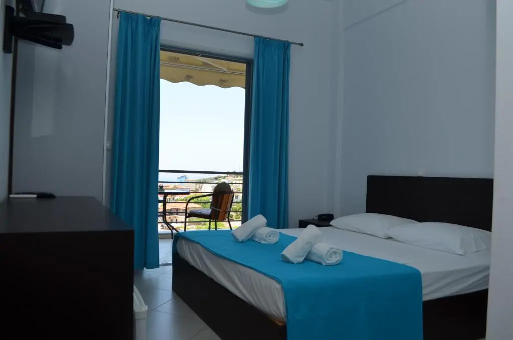 Deluxe Double room with sea view (full double bed)