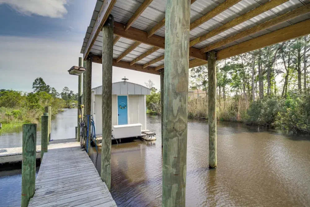 Bay St Louis Houseboat 6 Mi to Old Town & Beach!