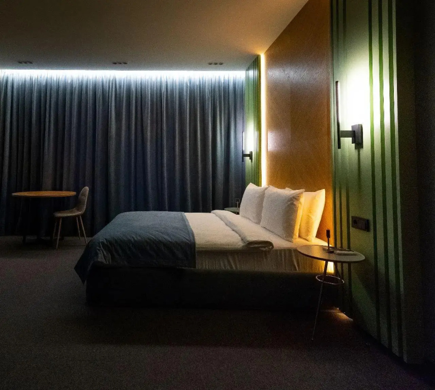 Double Apartment Nos. 8-10 Junior Suite (full double bed)