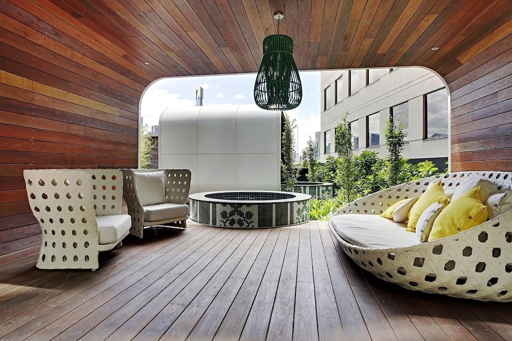 Top Floor Stunning Views