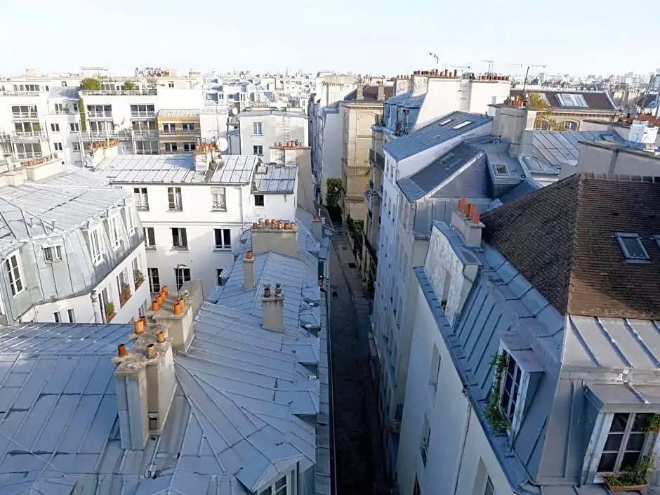 Standard room with city view