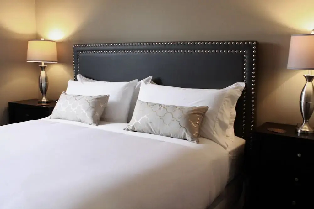 2 Bedrooms Comfort room with balcony