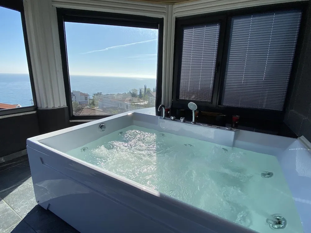 Deluxe Penthouse room with sea view