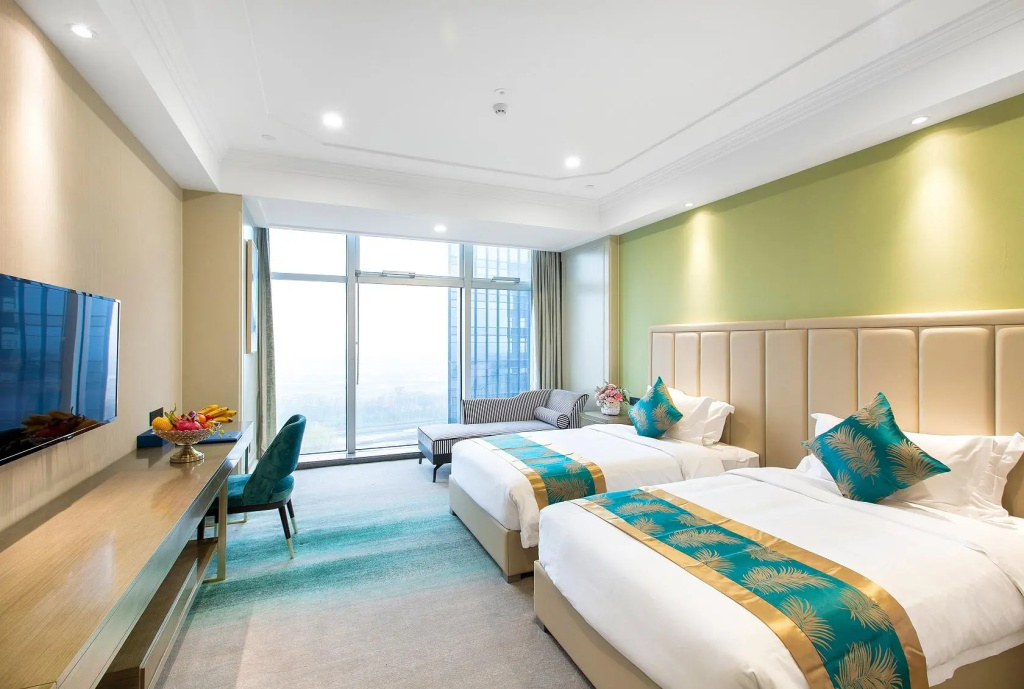 Lily's Hotel — 4