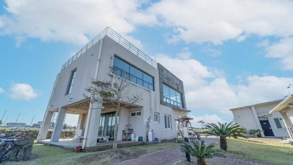Jeju Byeoleuldameunbaramarae Pension