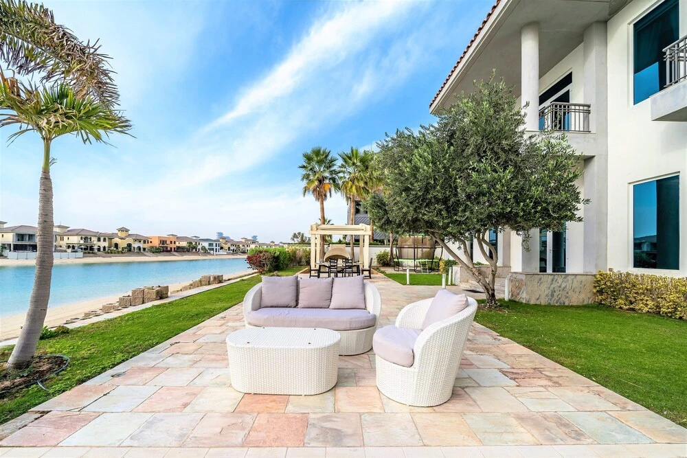 Ultimate Luxury sea front villa with private pool Palm Jumeirah