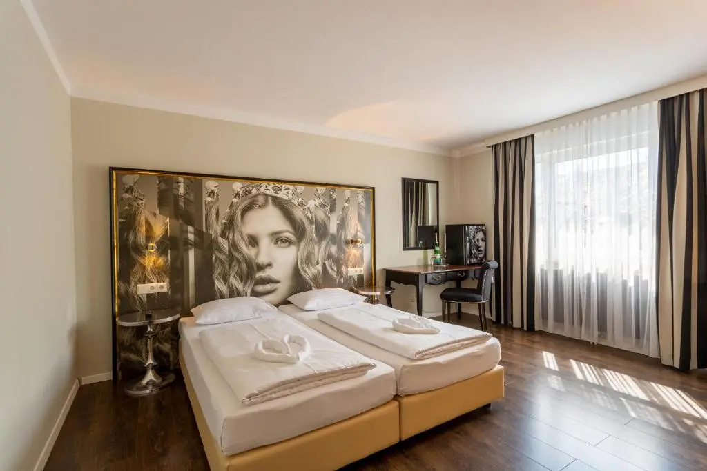 Standard Triple room