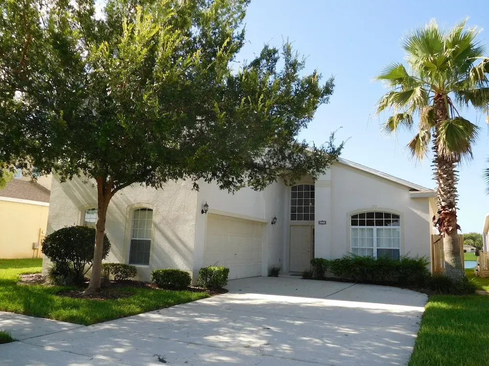 Spacious 6-bedroom Home in Hampton Lakes Perfect for Family Getaways!