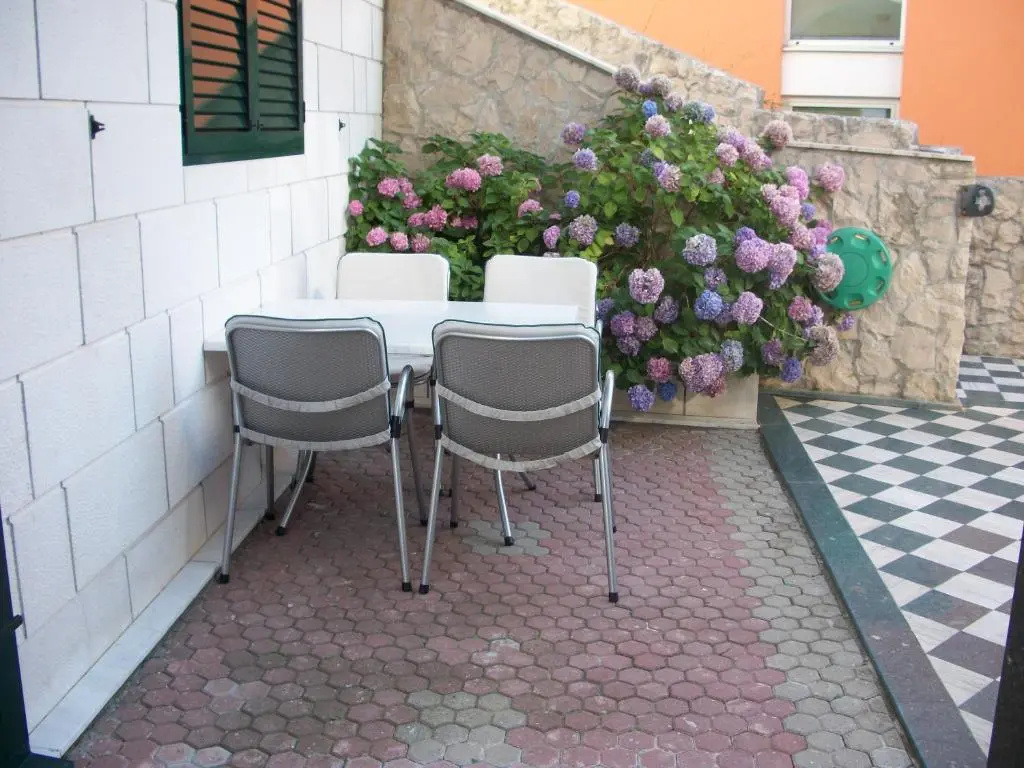 Family Apartment with balcony and with garden view