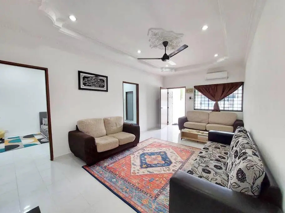 NAJHAN HOMESTAY : Berehat macam kek ghumah yo.