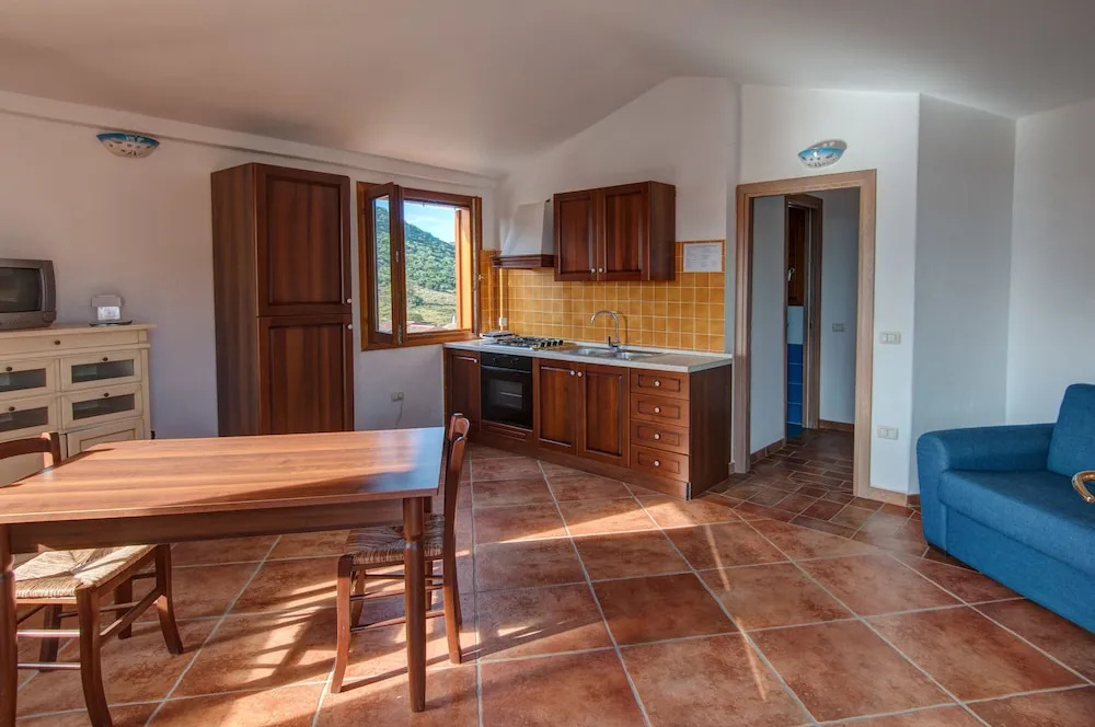 6 bedrooms luxury home, best location!!