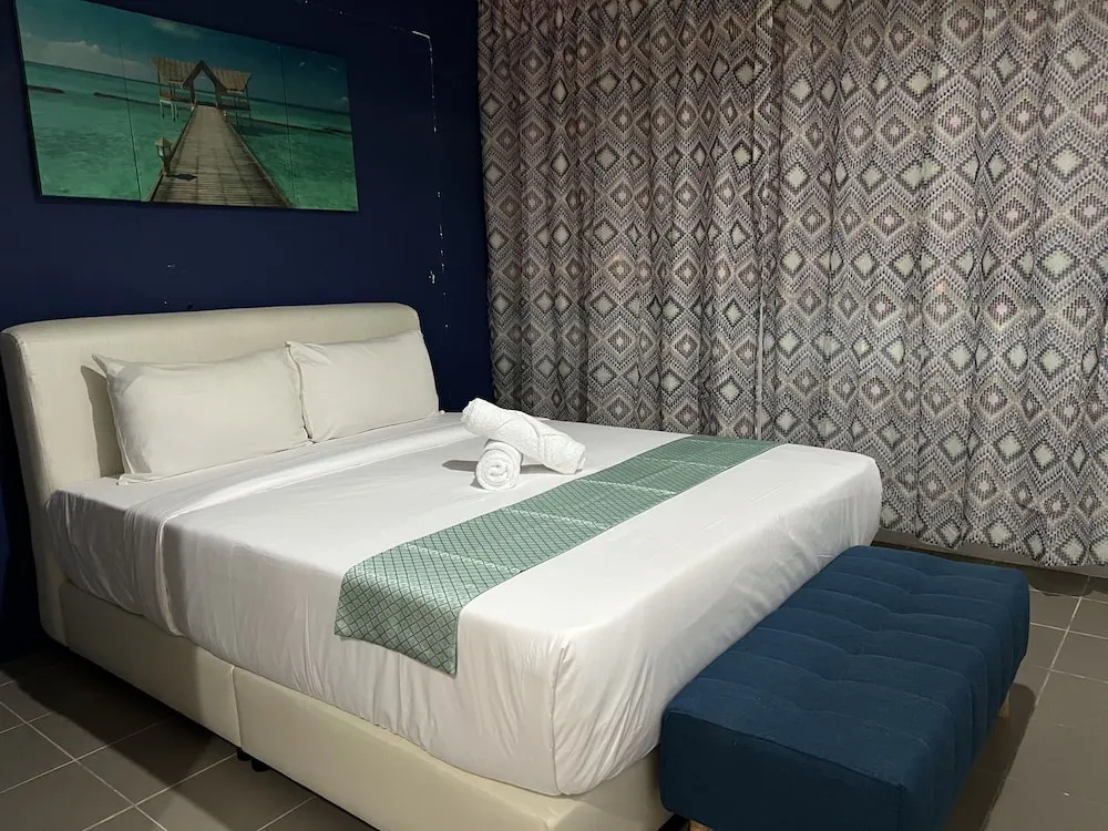 Deluxe Double room with city view (full double bed)